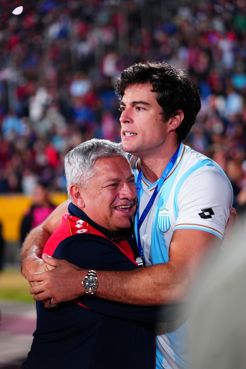 Los hermanos Carrera son un gran apoyo para el club y demuestran gran cariño.
