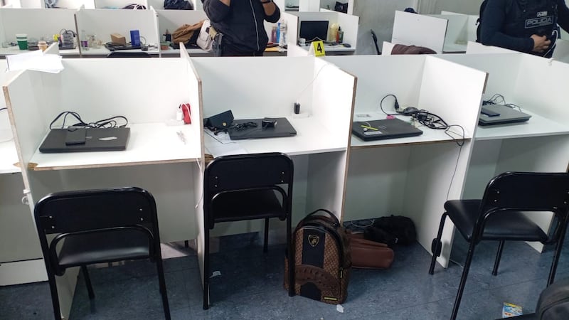Cae una gran red de extorsionadores que operaban desde una oficina en el norte de Quito