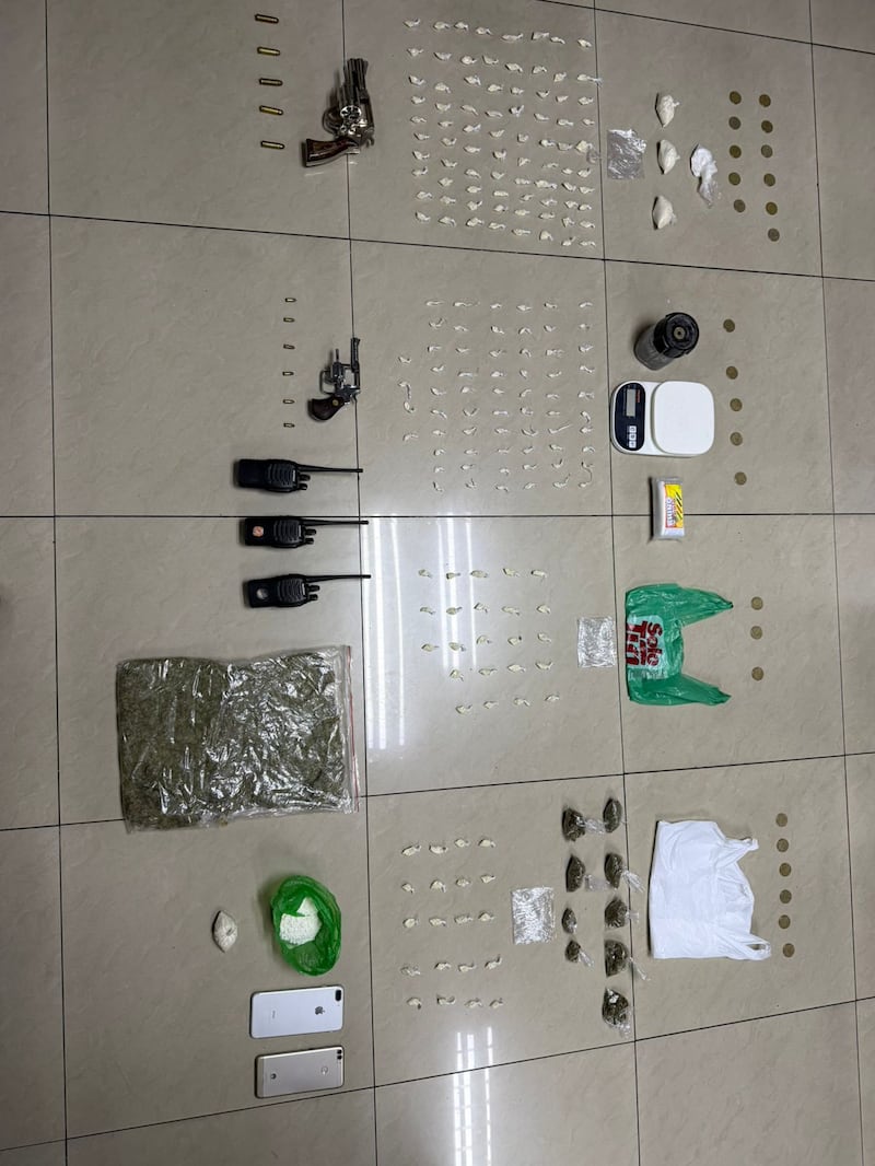 Alias “El Patrón” fue detenido en en el sur de Quito: operaría vendiendo droga desde una licorera y habría amenazado con matar a vecinos