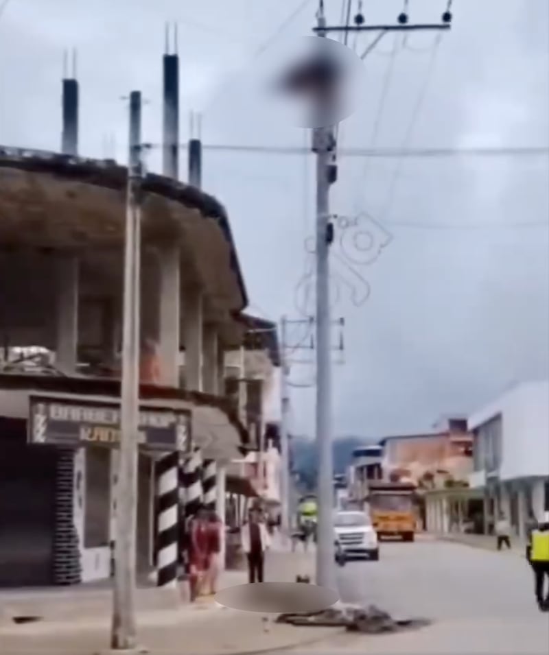 Tragedia en poste eléctrico: dos trabajadores mueren electrocutados en Zamora Chinchipe