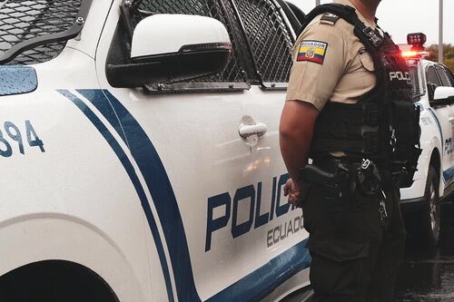 Golpean a policía hasta dejarlo inconsciente y le roban su arma en Quito