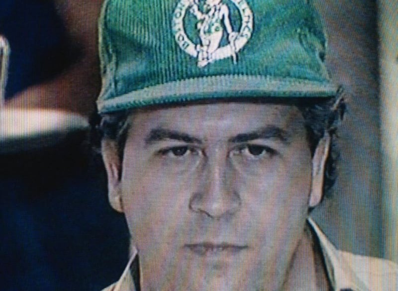 Drake compró una gorra de Pablo Escobar.