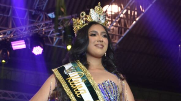 Kaya Ilaquiche, hija de Lourdes Tibán, se coronó reina de Salcedo
