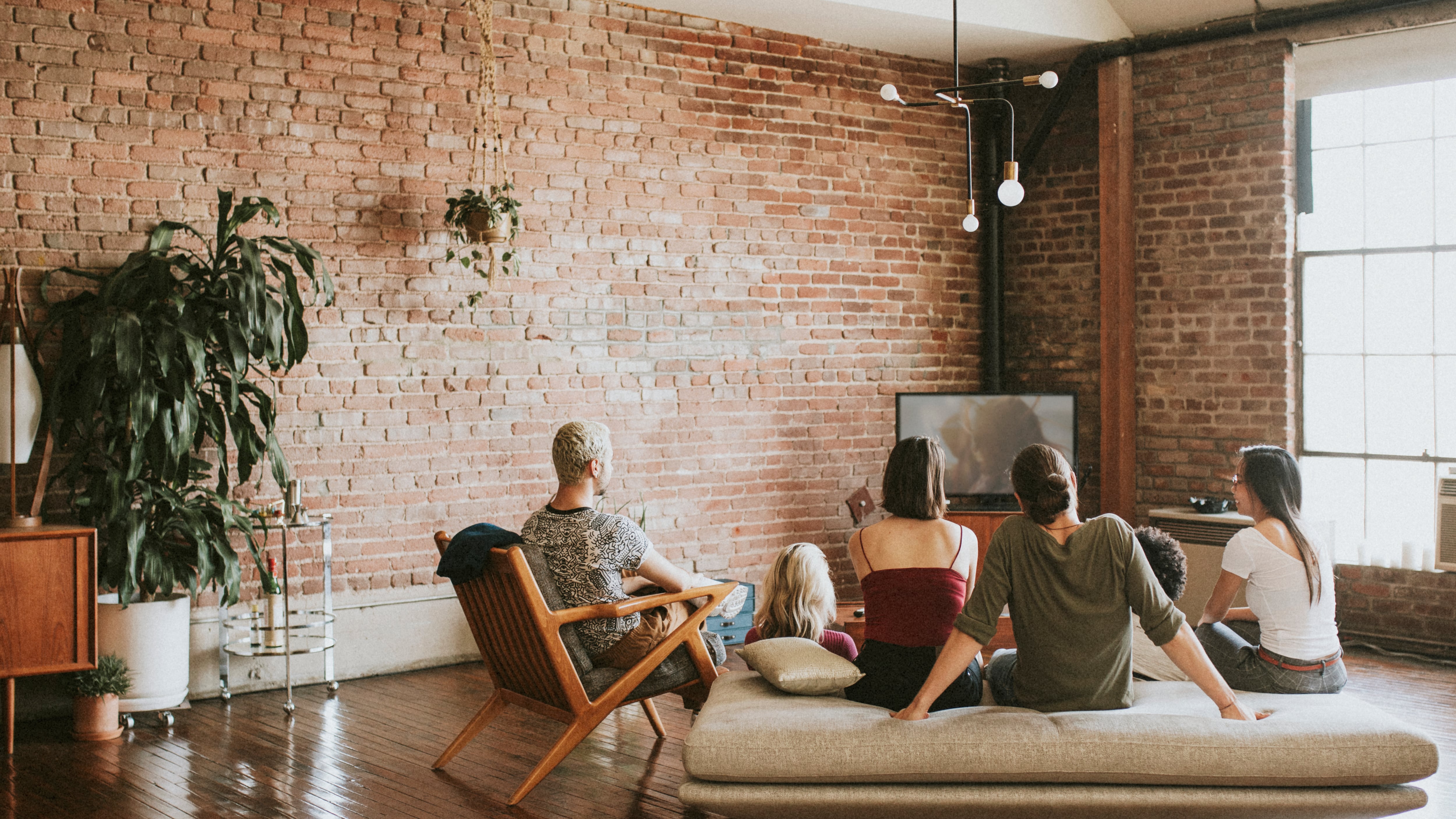 La medida municipal aplica a hospedajes temporales por habitación y busca fortalecer la regulación y promoción del turismo en la ciudad.