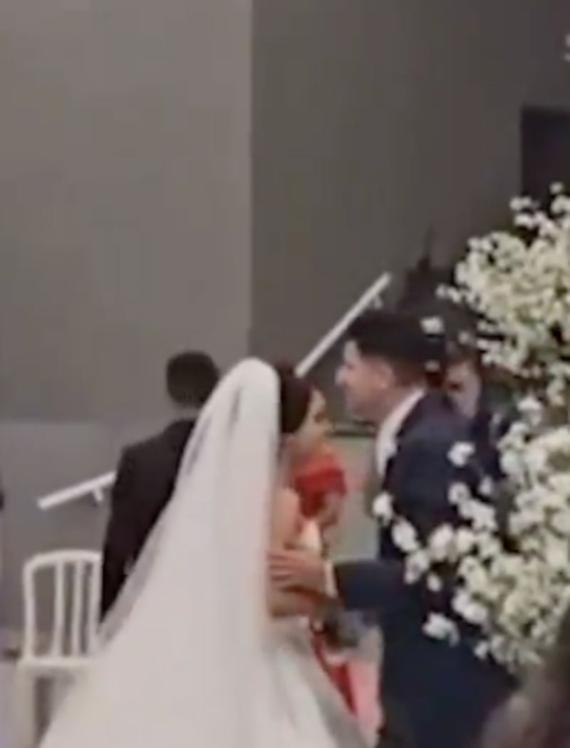 Raphael Bellarmino, músico brasileño, falleció trágicamente en un accidente automovilístico días después de su boda.