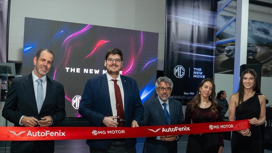 Ricardo Schneidewind, Subgerente de MG Motor Ecuador, Daniel Wiener, Gerente General de MG Motor Ecuador, Arturo Cárdenas, Gerente General de Autofenix, Daniela Cárdenas, Gerente de Operación Autofenix. Cristina González, Coordinadora PR Inducorp