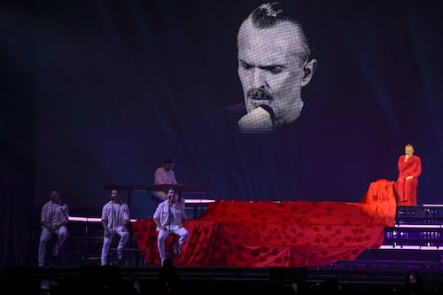 Miguel Bosé regresa a Ecuador con “Importante Tour 2026”: un viaje emocional que transforma el concierto en experiencia