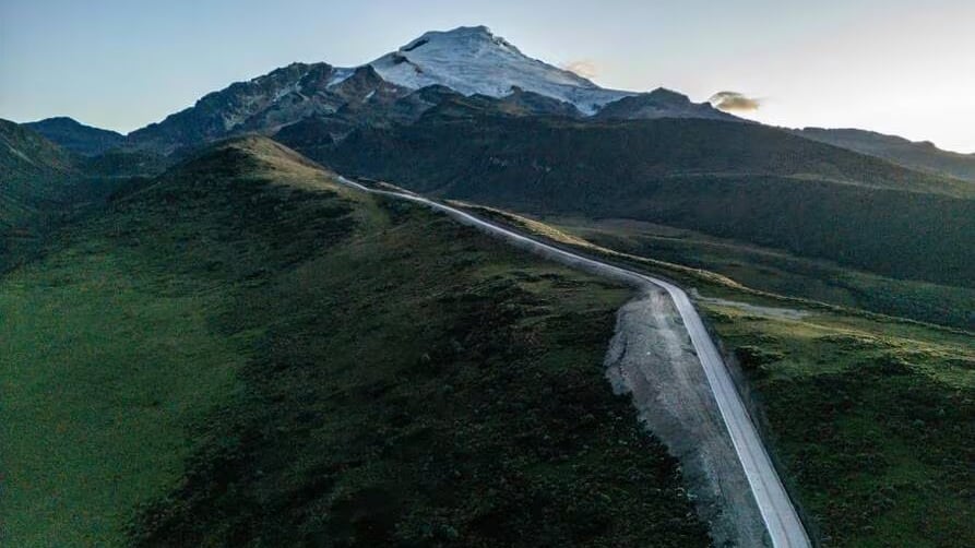 Vía al volcán Cayambe