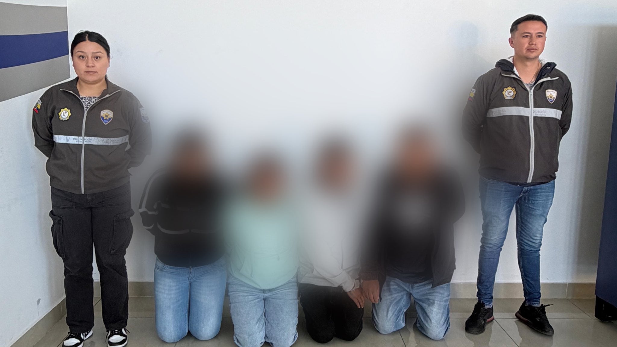 Les cayeron en pleno robo: desarticulan banda de arrancha celulares en el norte de Quito