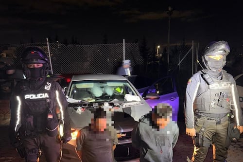 Persecución termina con dos aprehendidos por robo a mano armada en Cotocollao, norte de Quito