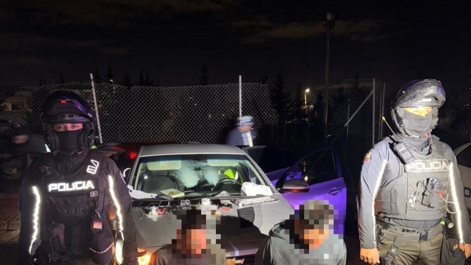 Persecución termina con dos aprehendidos por robo a mano armada en Cotocollao, norte de Quito - Fuente: POLICIA NACIONAL DEL ECUADOR