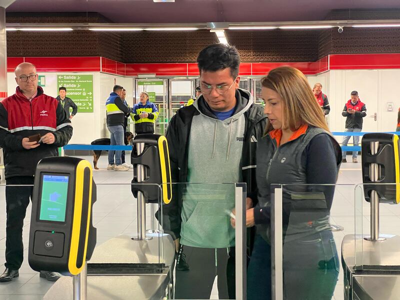 Metro de Quito entró en funcionamiento