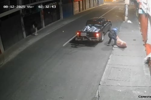 Padre e hijo robaban locales comerciales con una camioneta adaptada para forzar puertas en Quito