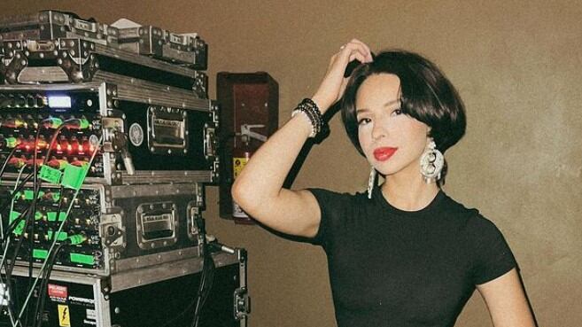 La hija menor de Pepe Aguilar no se siente tan bien al bajar del escenario