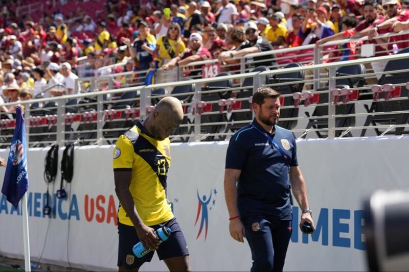 Revelan audios del VAR donde explican la roja para Enner Valencia