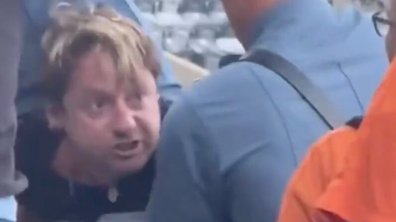 Un hombre es arrestado por comportamientos indebidos durante un concierto