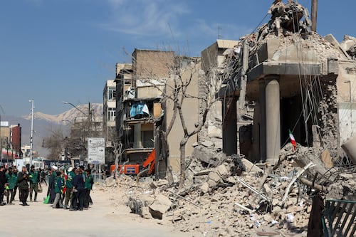 Estados Unidos promociona sus ataques en Irán la con canción española ‘La Macarena’