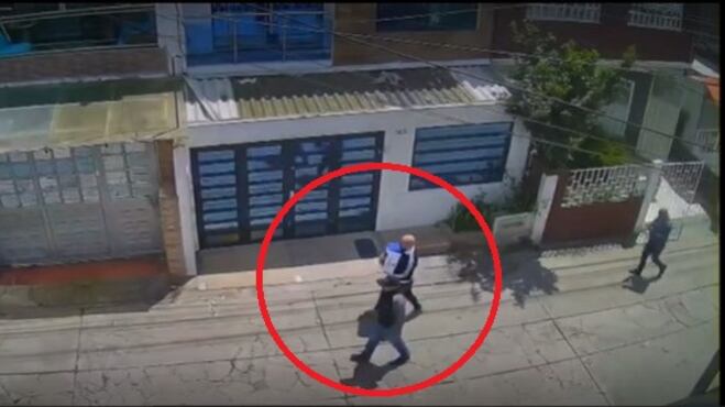 Foto por vender una PlayStation 5 por Marketplace asesinan a un expolicía en Bogotá.