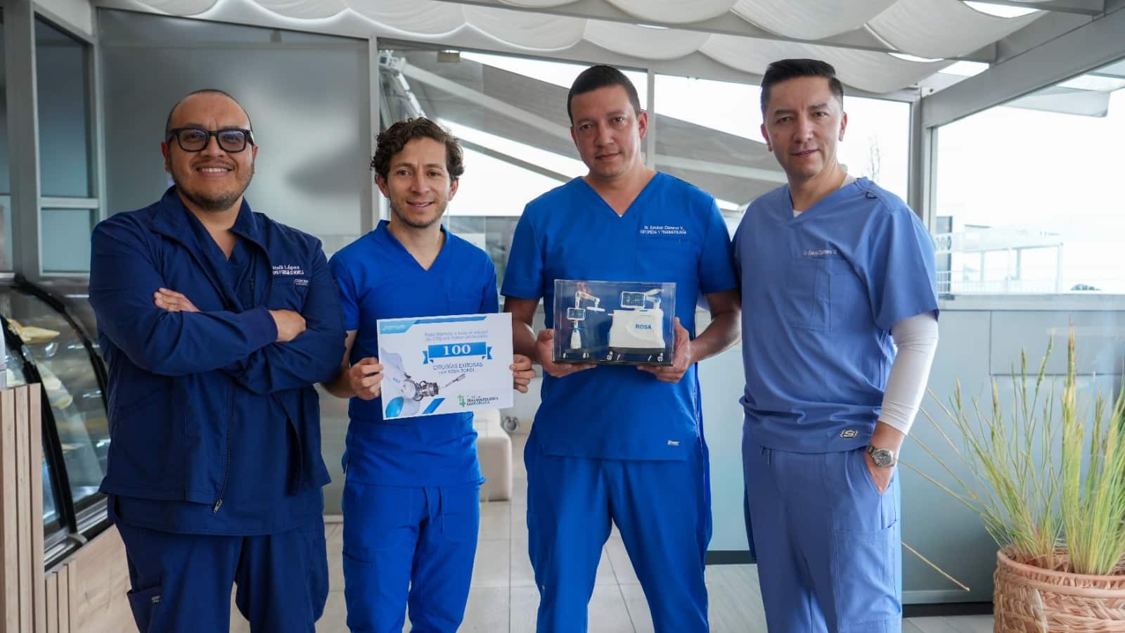 Clínica de Traumatología Quirúrgica alcanza las primeras 100 cirugías con el
Robot Rosa®