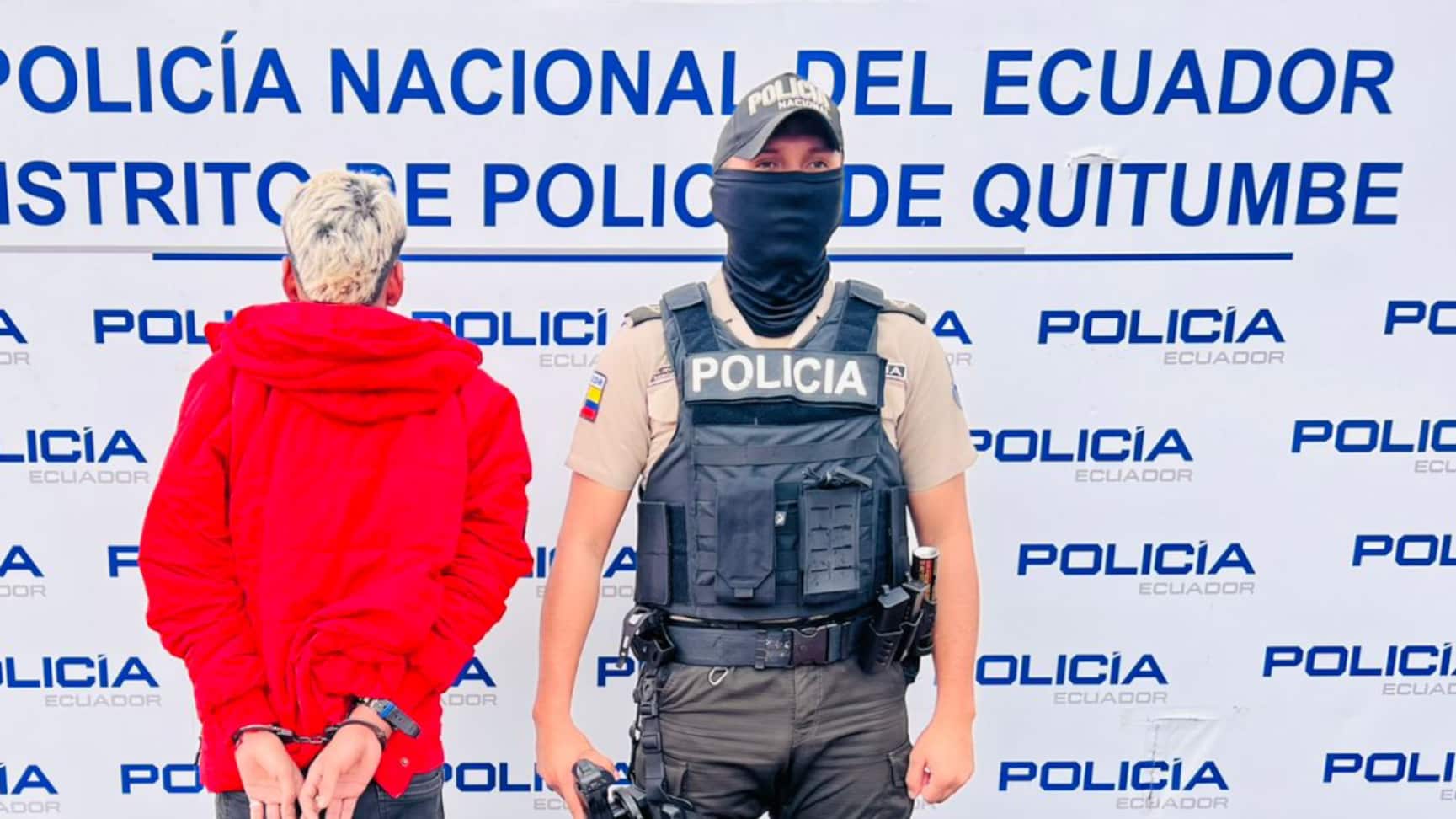 Intentó huir en moto robada, chocó y fue detenido con un arma en Guamaní, en Quito