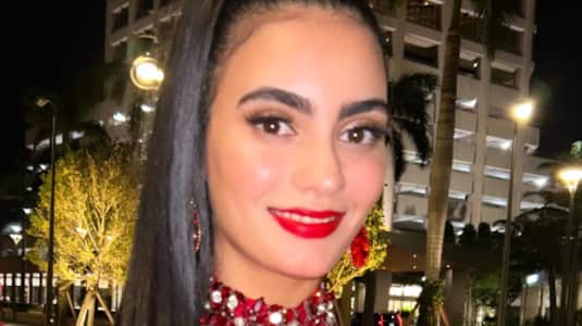 La modelo cubana Laura Pérez, de 26 años y finalista del certamen Miss Universe Latina 2025, sufrió una aparatosa caída