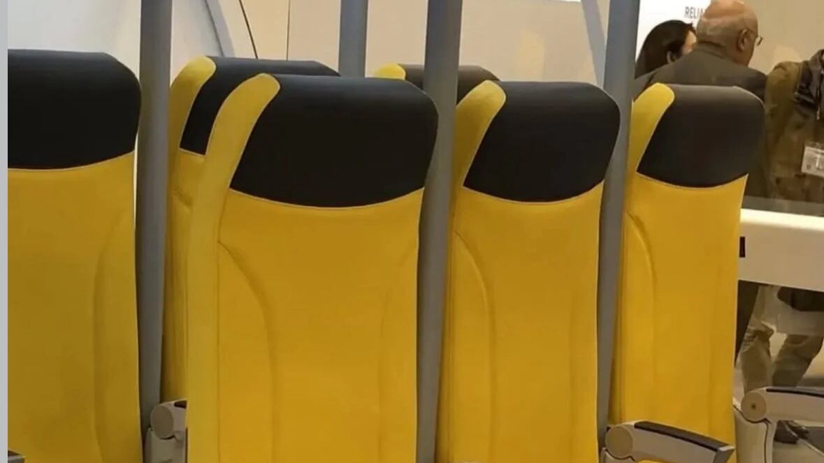 Las aerolíneas de bajo coste europeas planean introducir asientos de pie.