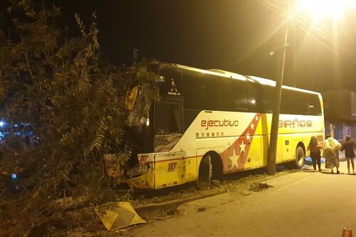 Accidente de tránsito con un bus se registró en la vía Quito - Tena