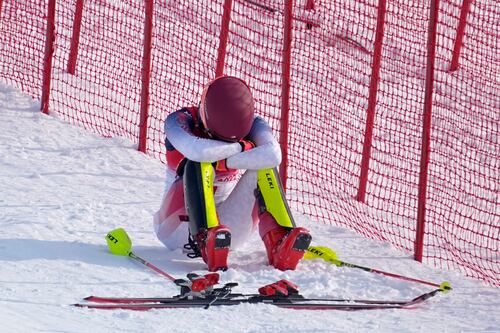 Escándalo en los Juegos de Invierno: Descalifican a cinco esquiadores por su vestimenta