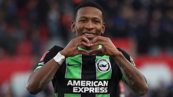 Pervis Estupiñan con el Brighton 2023