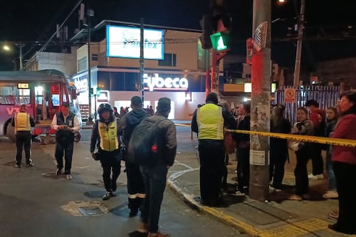 Una persona herida deja accidente de tránsito entre un vehículo y una unidad del Trolebús en el sur de Quito