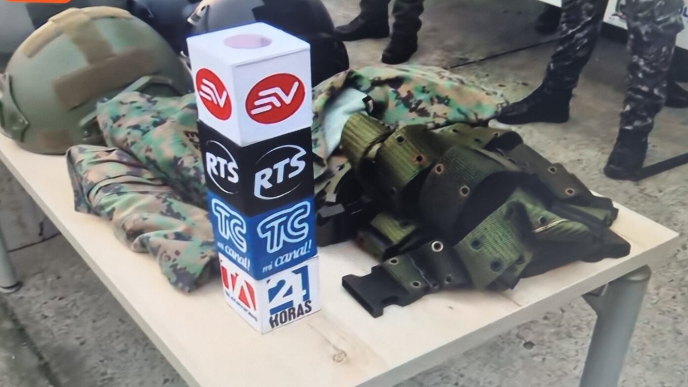 Ahora se hacen pasar por periodistas: Cubos de medios de comunicación hallados en operativos en Durán y Guayaquil