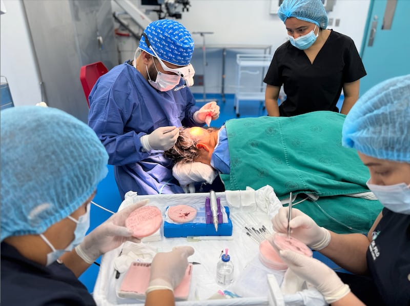 Dr. Pelo incorpora un sistema de extracción asistida que busca elevar el estándar del sector en el país.