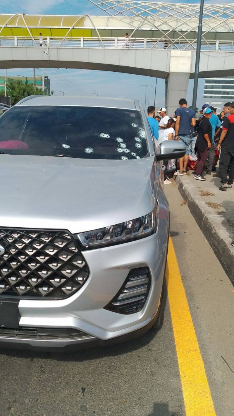 Asesinato a plena luz del día en Daule: conductor recibe 28 disparos en vía concurrida