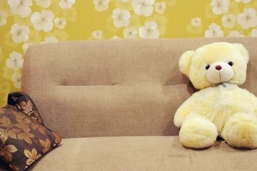 Retiran del mercado a “Kumma”, el oso con IA que daba consejos peligrosos y hablaba de fetiches sexuales