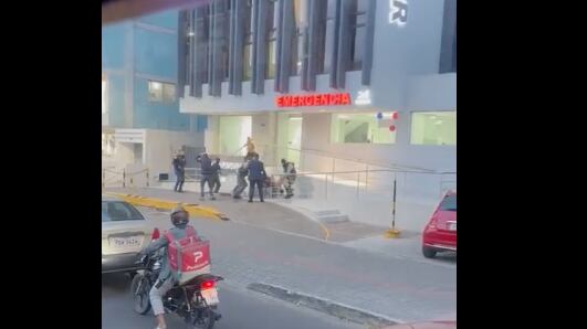Momento que lo ingresan a un hospital a Fernando Villavicencio