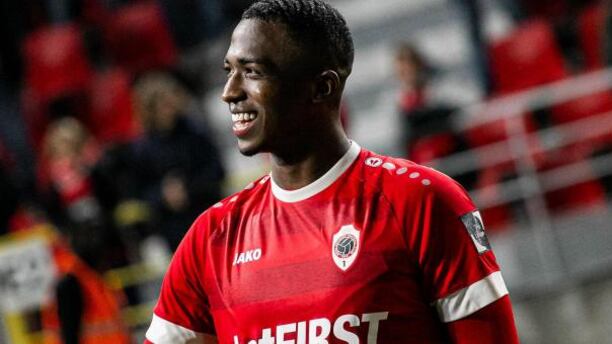 Wiliam Pacho con el Roya Antwerp