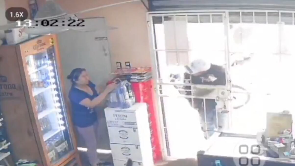 La desgarradora súplica de mujer cuando un extorsionador llegó a su tienda a exigirle USD 200