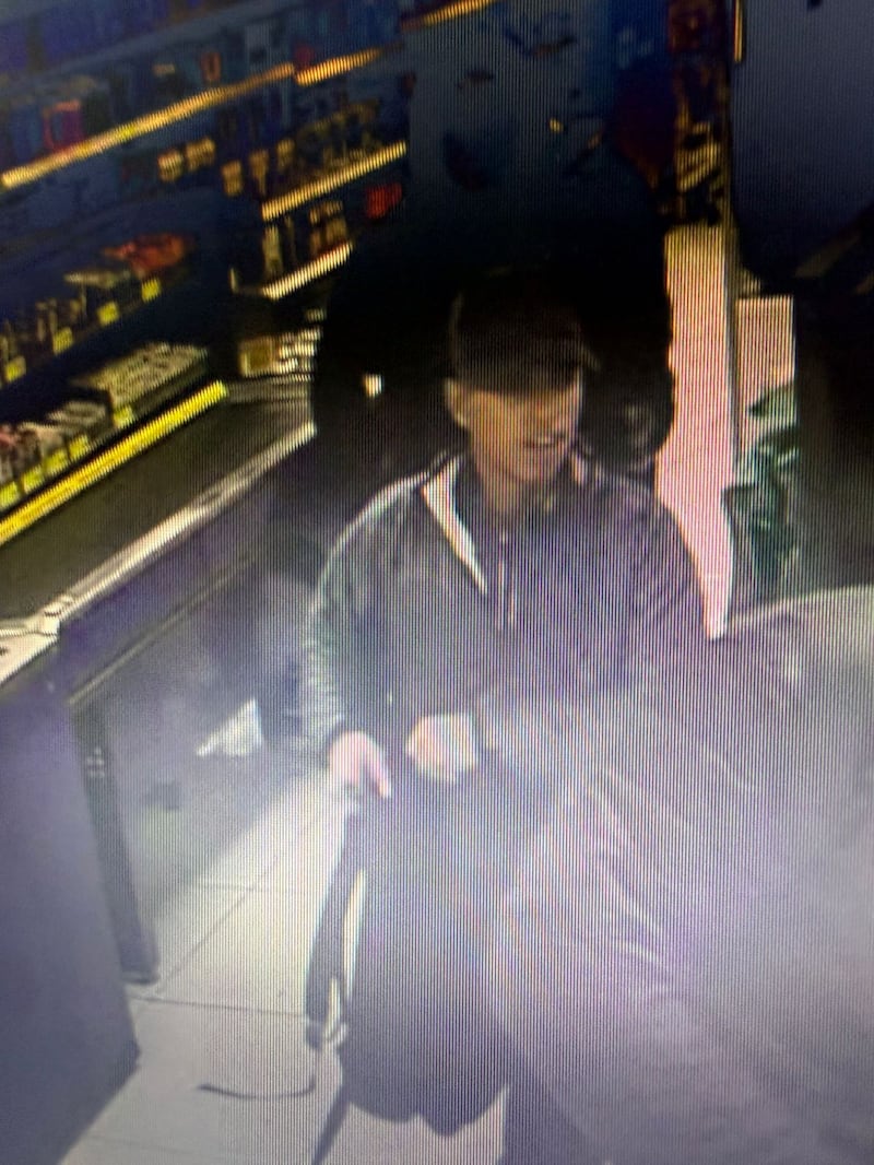 Rostros de los sospechosos de asalto y asesinato de empleado de supermercado en Quito se viralizan en redes sociales Foto: Policía Nacional