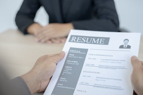 Embajada británica en Ecuador abre vacantes en Quito con sueldos de hasta USD 2.500: así puede aplicar