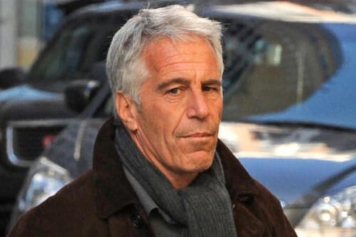 Atacan a un hombre turco por su sorprendente parecido con Jeffrey Epstein
