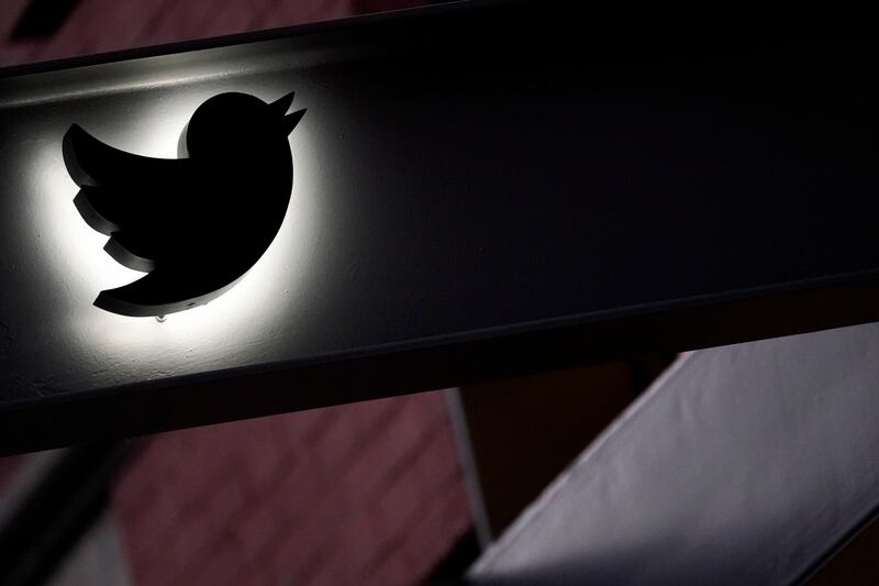 Twitter y Elon Musk se retiran del acuerdo de la UE contra la información falsa