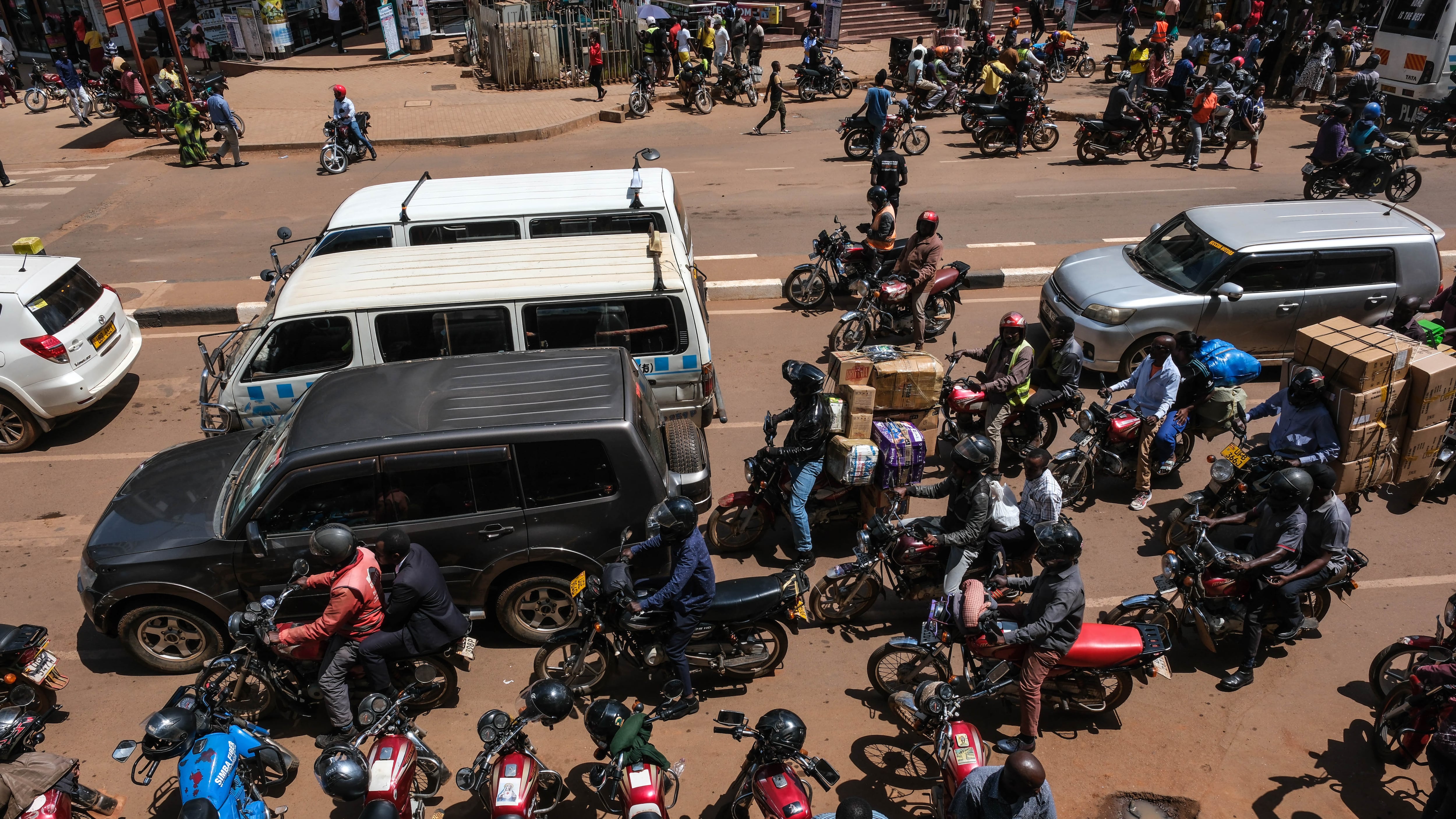 Vista general de una calle concurrida en Kampala, Uganda, el martes 19 de mayo de 2026. (Foto AP/Hajarah Nalwadda)