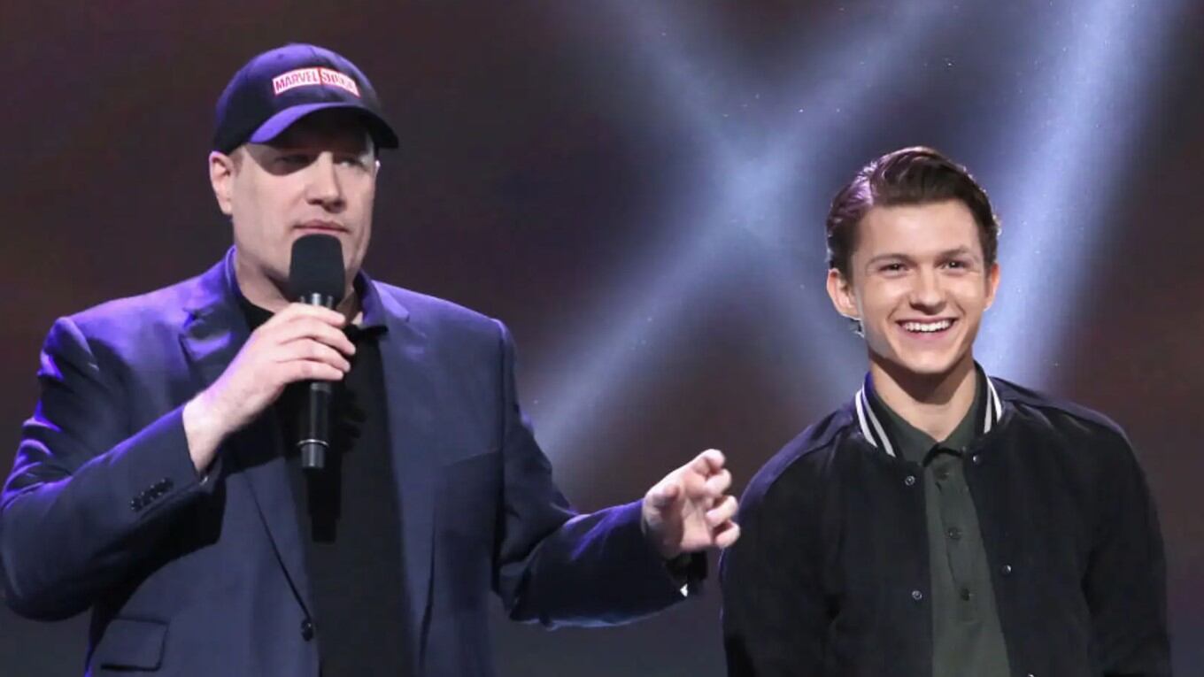 Kevin Feige junto a Tom Holland.