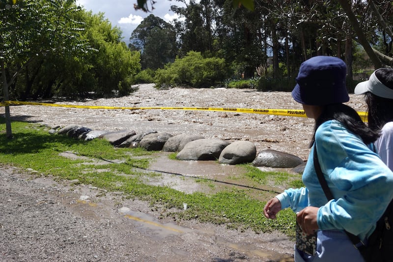 CUENCA-RIO YANUNCAY DESBORDE