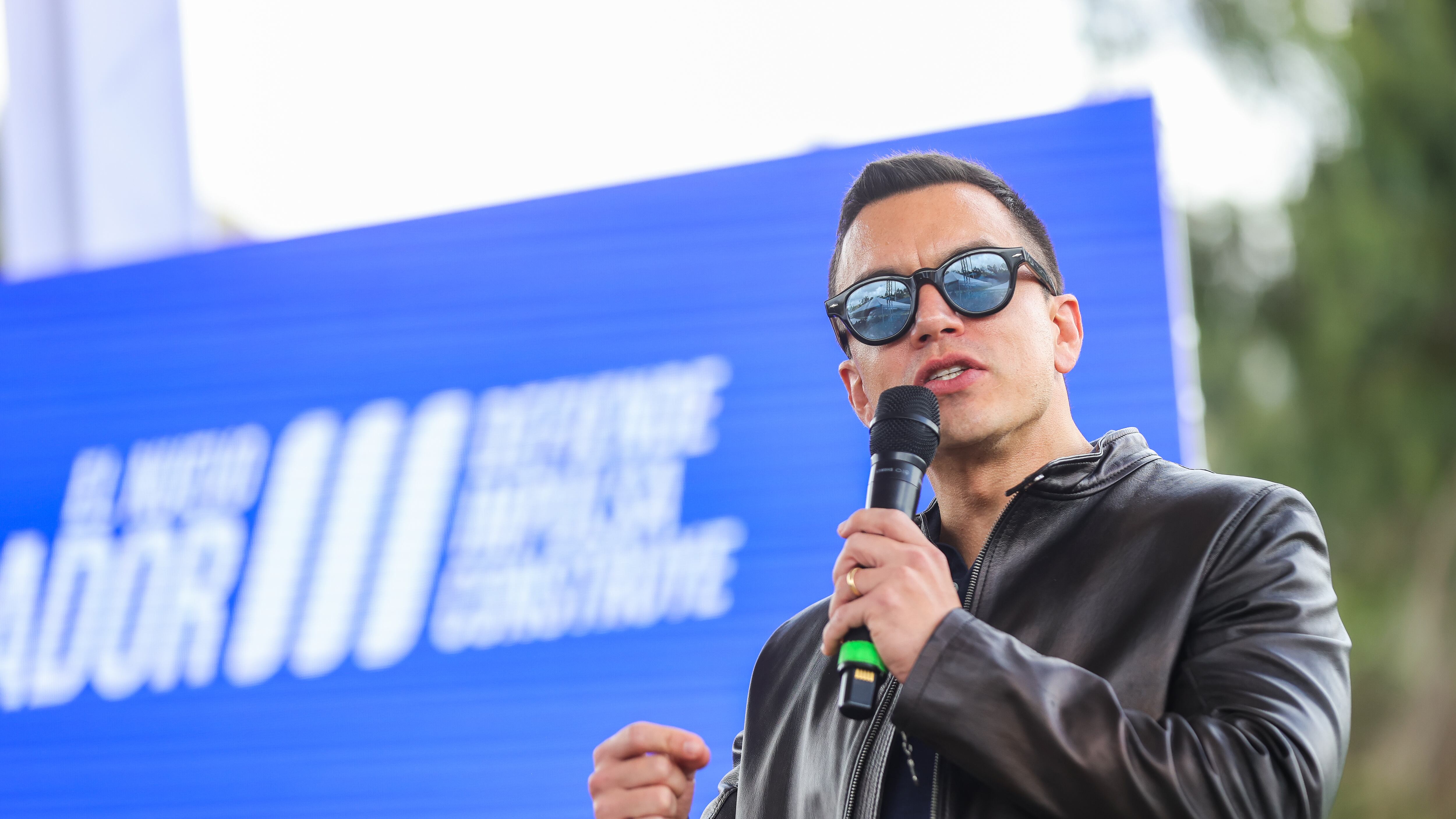 El presidente Daniel Noboa desde el colegio Manuel J. Calle, en Cuenca, para la entrega de laboratorios tecnológicos para instituciones educativas con bachillerato técnico.