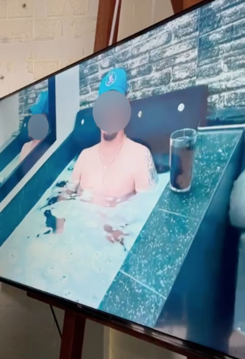 Como si fuera motel: jacuzzi y sillas tantricas habían en celdas privilegiadas de cabecillas en la cárcel de Cotopaxi.