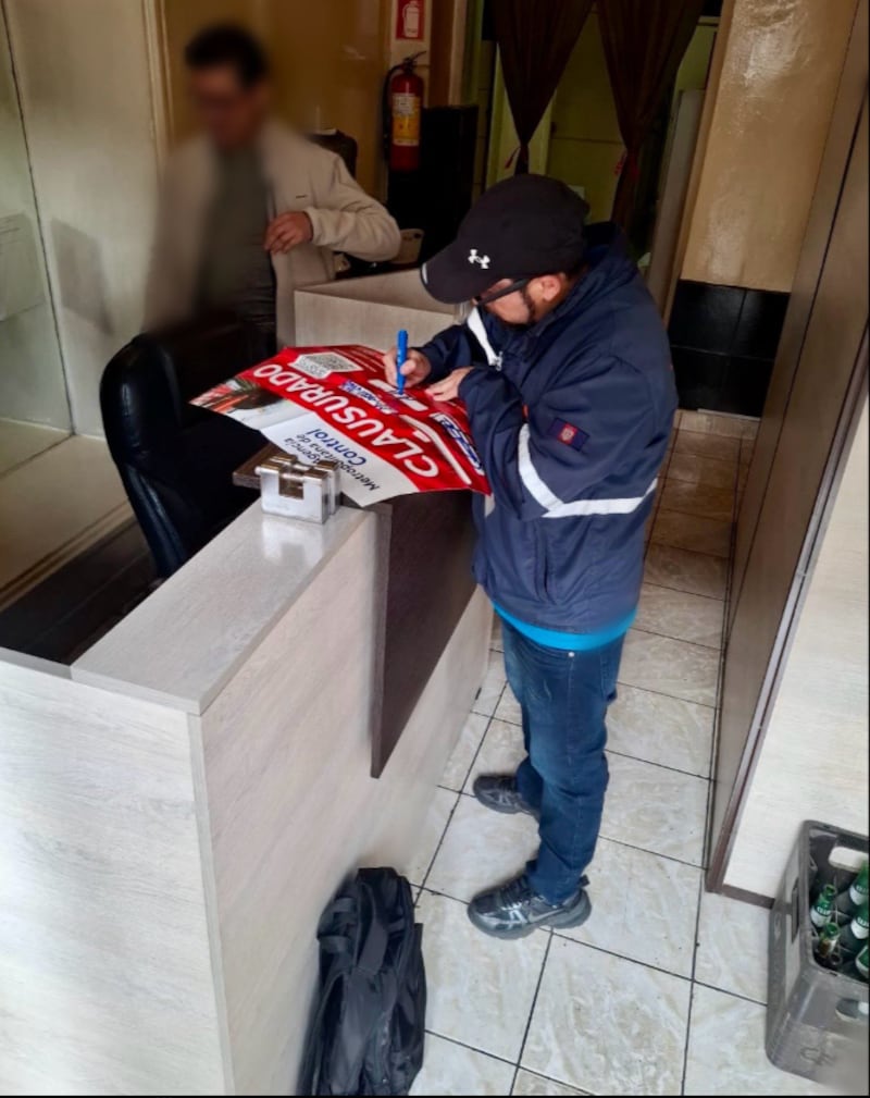 Clausura de cibercafé en San Juan, Quito, tras denuncia e irregularidades