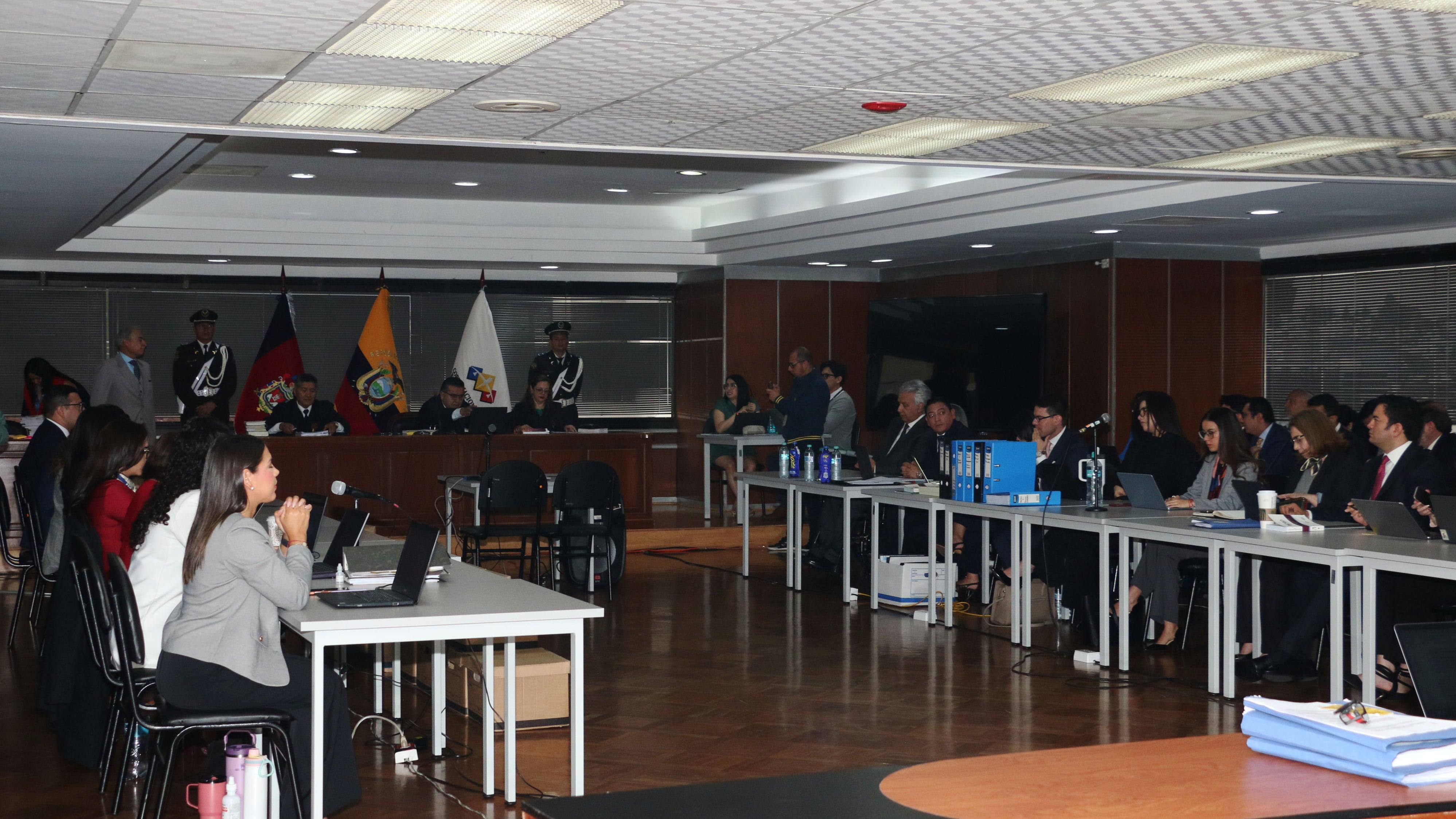 Quito, lunes 11 de mayo del 2026
Audiencia del ex presidente de la República Lenin Moreno, su esposa Rocío González, en el caso Sinohidro, en la Corte Nacional de Justicia.
Abogado David Meza
Fotos : API / Rolando Enríquez