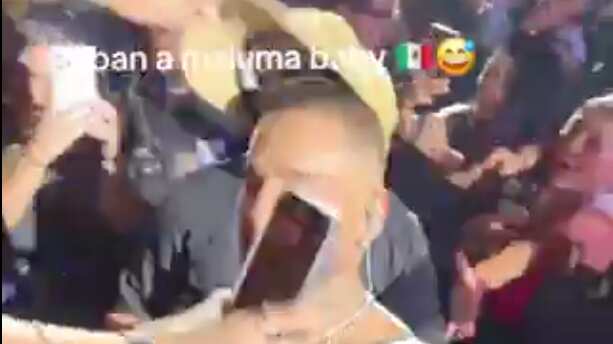 VIDEO: Maluma sufre un robo durante concierto en México - Fuente: Video X