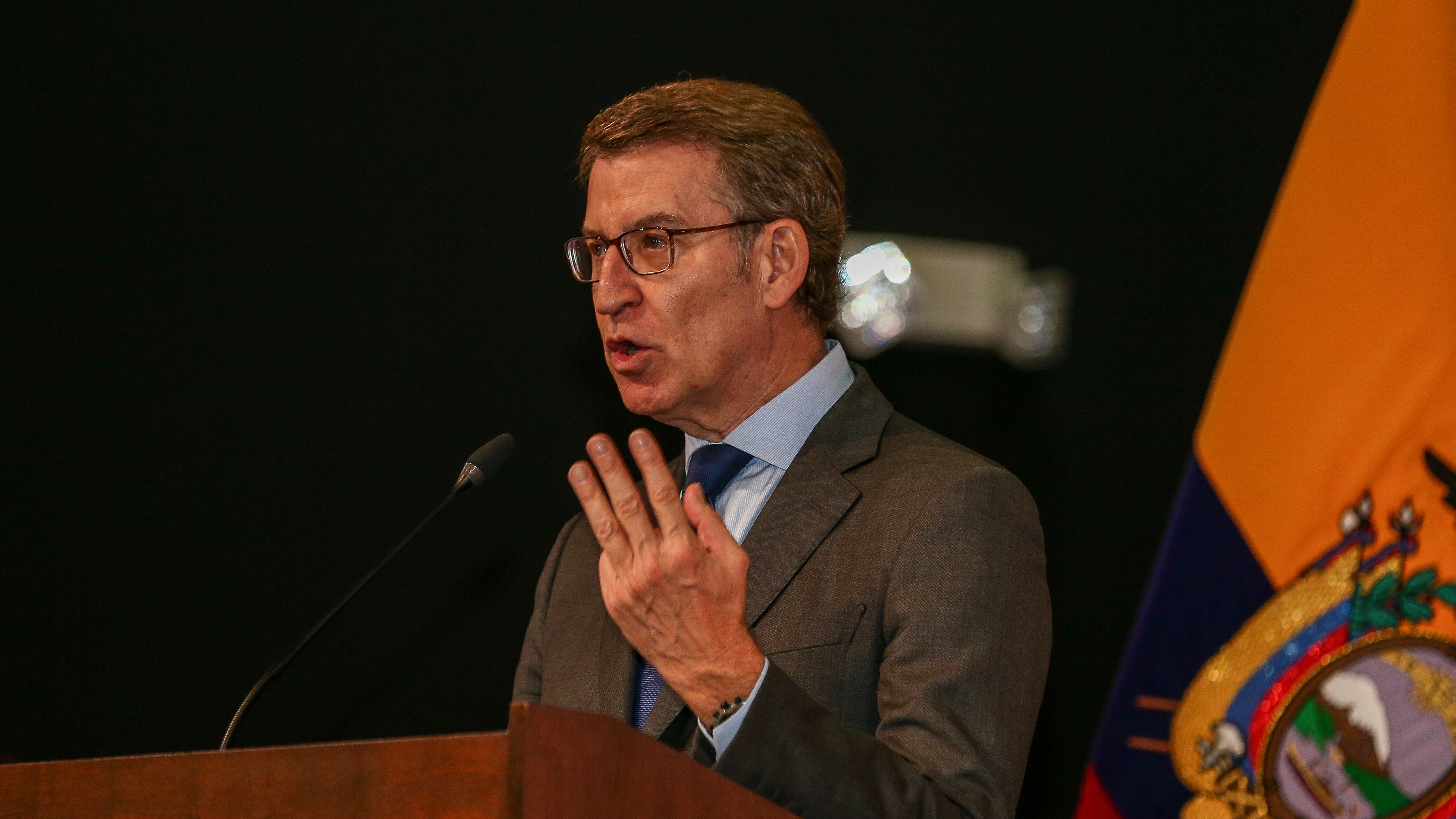 El presidente del Partido Popular (PP) de España, Alberto Núñez Feijóo, en un conversatorio en la Universidad de las Américas (UDLA), hoy en Quito (Ecuador). Núñez dijo que existe un riesgo.